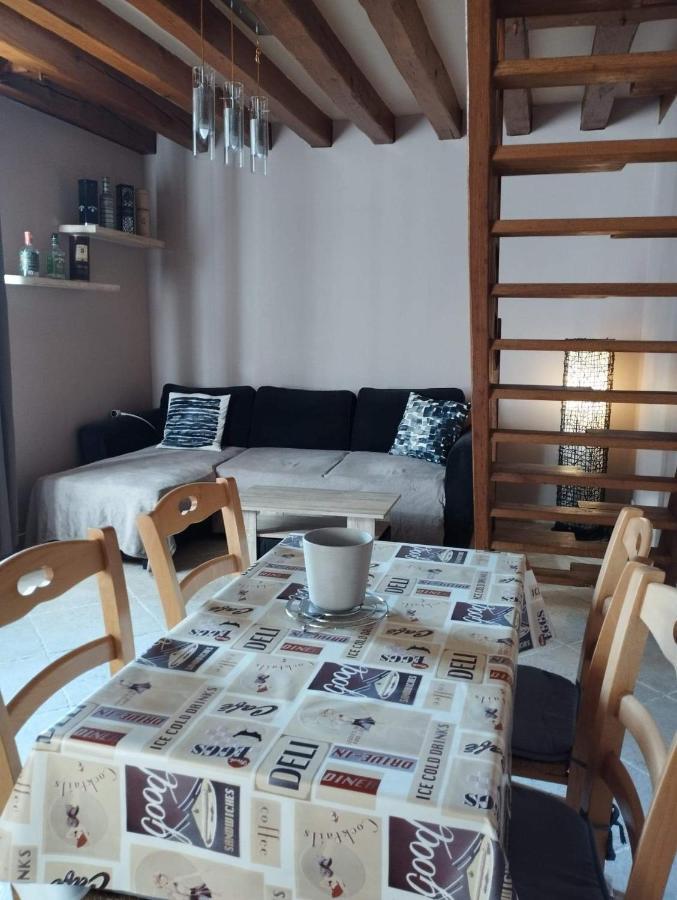 Charmante Petite Maison De Bourg Apartment Autry-le-Chatel Exterior foto